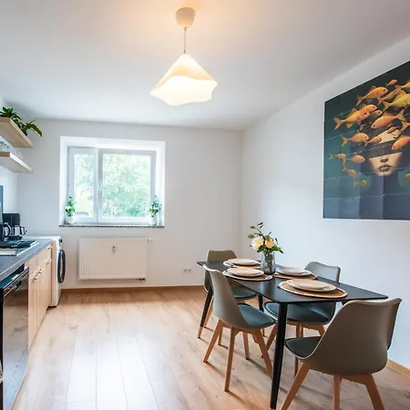 Stilvolle Mit Balkon- Wenige Gehminuten Von Der Altstadt *