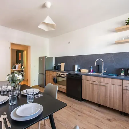 Stilvolle Mit Balkon- Wenige Gehminuten Von Der Altstadt Apartmán *